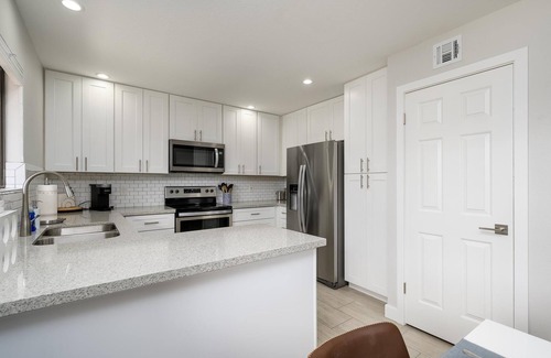 Paradise Valley Village Condo | CASA ANA- Anasazi Village- Fully Updated unit pool view