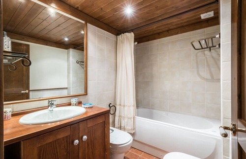 Baqueira Ski Chalet | Casa Aran by Totiaran fabulous duplex 8p spectacular views at the foot of the ski slopes