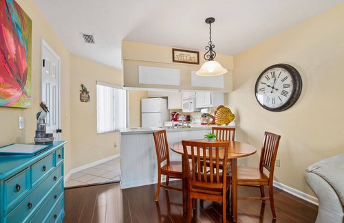 Mid Island Condo | CASA BELLA "C " - STEPS TO THE BEACH - 1 bed/1 bath - Sleeps 2