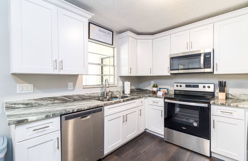 North Port House | 'Casa Bella' Florida Getaway w/Heated Spa & Grill