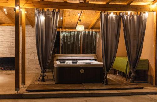 Petrovaradin House | Casa Bella Fruška Gora with HOT TUB