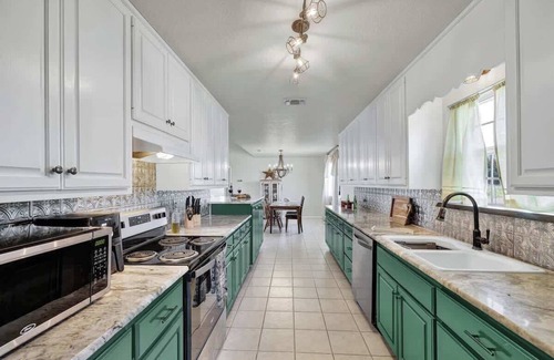 Fredericksburg House | Casa Blanca: Hot-tub, Fire Pit, Hill Country Views