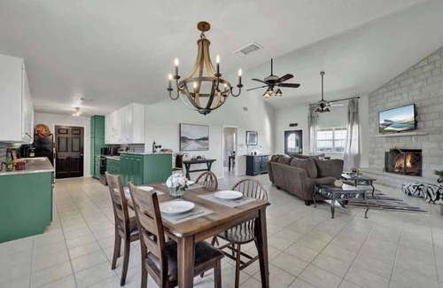 Fredericksburg House | Casa Blanca: Hot-tub, Fire Pit, Hill Country Views