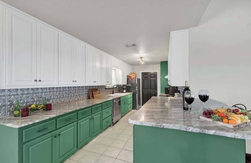 Fredericksburg House | Casa Blanca: Hot-tub, Fire Pit, Hill Country Views