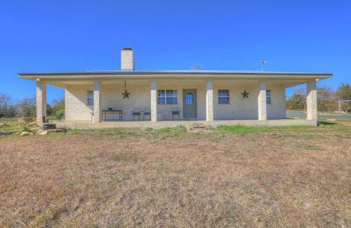 Fredericksburg House | Casa Blanca: Hot-tub, Fire Pit, Hill Country Views