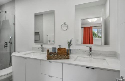 Lighthouse Point Villa | Casa Blanca Lighthouse Point with 4 BR with Pool