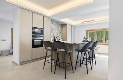 Marbella Ski Chalet | Casa Blanca Mar - Peaceful & stunning 4 bed Townhouse!
