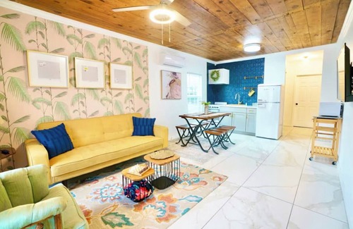 Southside House | Casa Blanca near Downtown