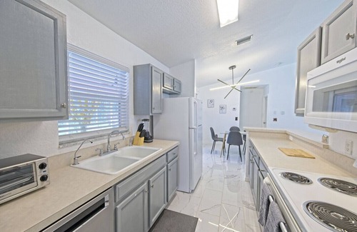 North Port House | Casa Blanca North Port-3/2 Modern Home with Saltwater Pool, 25 min to beaches