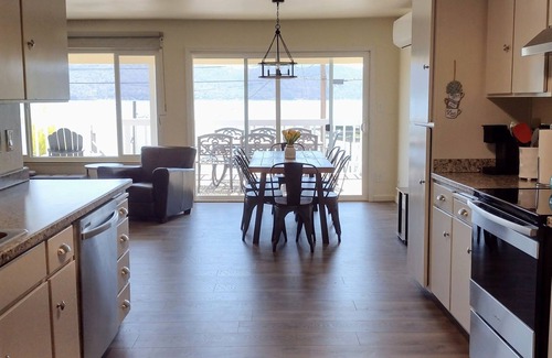 Clearlake Park House | Casa Blanca waterfront house with private pier , sleeps 8. 4 bedrooms, 3 Bath