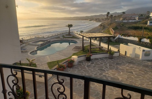 Playas de Rosarito House | Casa Brisa Alta - Beach House - Pool and Jacuzzi