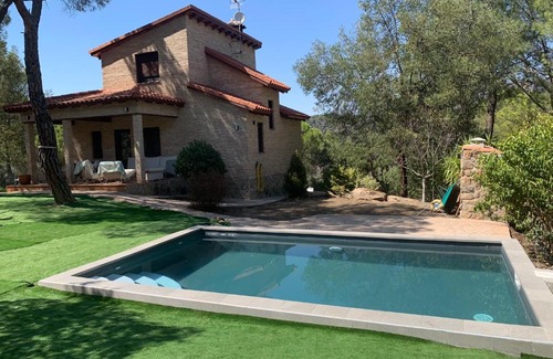 San Martin de Valdeiglesias House | Casa con piscina y vistas al Pantano de San Juan