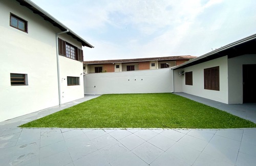 Caioba House | Casa Caiobá! 4 Quartos com Ar-cond., 4 Vagas de Estacionamento, Amplo Quintal!