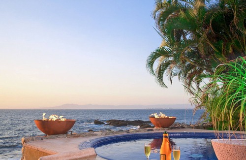 South Shore Hotel Area Villa | Casa Caleta - Luxurious Toes-In-The-Sand 6-Bedroom Bespoke Villa!