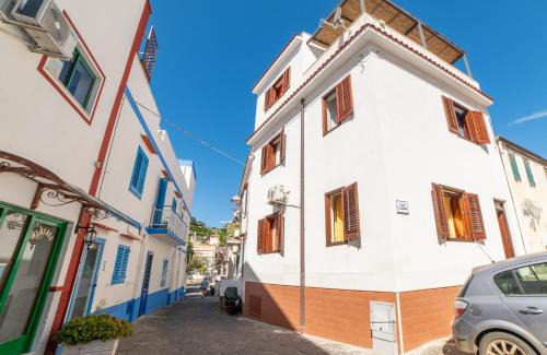 Ustica Apartment | Casa Centro Storico by Cottage sul Mare