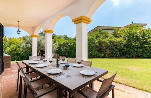 Sotogrande Villa | Casa Christina, a bright and spacious villa located in Sotogrande Alto