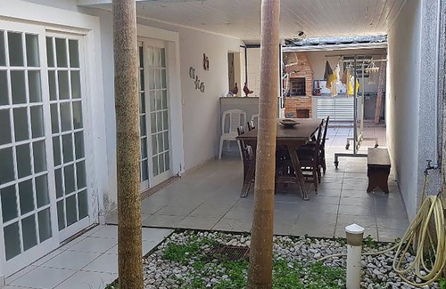 Centro House | Casa com churrasqueira no Centro de Caraguatatuba