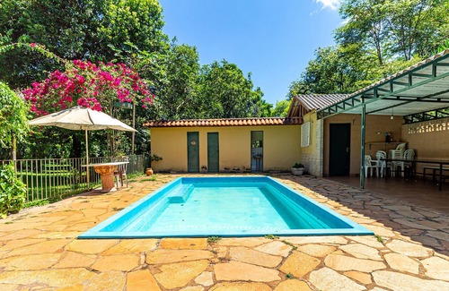 Goiania House | Casa com lareira, piscina e muito lazer em Goiânia