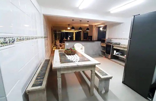 Rasa Ski Chalet | Casa com piscina e churrasqueira em Búzios/RJ