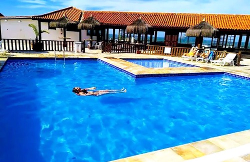 Rasa Ski Chalet | Casa com piscina e churrasqueira em Búzios/RJ