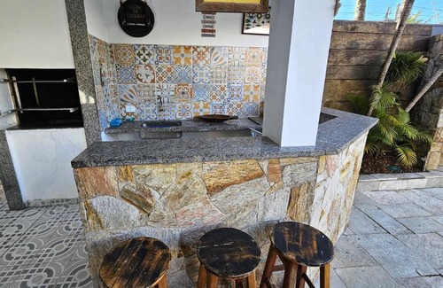 Jardim Centenario House | Casa com Piscina - Churrasqueira - 80m da Praia