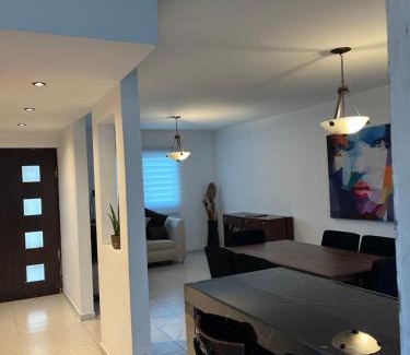 Torreon House | Casa completa y equipada 4 habitaciones 6 camas asador y juguetes para niños A 10 minutos de parques industriales, clínicas 71 y 16 del IMSS y del ISSSTE juegos Arcade