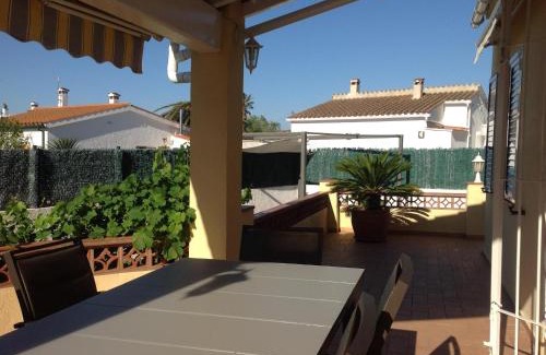Bon Relax House | Casa con Piscina, A/A, BBQ, WiFi y Garaje en Sant Pere Pescador - ES-89-76