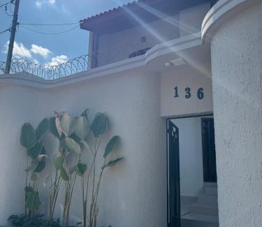 Americana House | Casa Confortavel e Ampla em Americana - com Piscina Churrasqueira Wifi