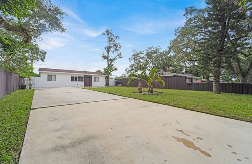 Hollywood Villa | Casa Copal: Modern and Stylish Retreat minutes away from Hollywood Beach