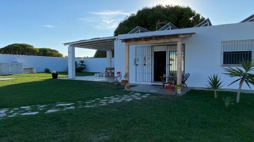 Chiclana de la Frontera Ski Chalet | Casa Costa Ecologica y de Design con Piscina, Jardin y Parking