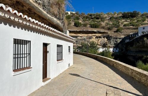 Setenil de las Bodegas House | Casa Cueva Sol y Luna Setenil