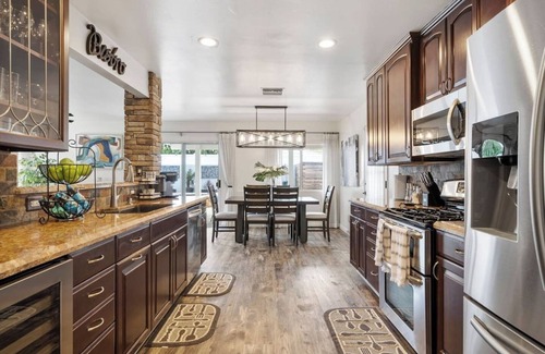The Plaza House | Casa d’Cambridge | Pool Heat & Spa |EV| Sleeps 10