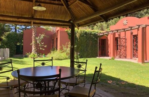 Chacras de Coria House | Casa de Artista en el centro de Chacras de Coria