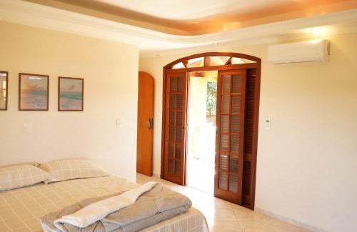 Sao Pedro Villa | Casa de Fazenda Histórica, Mergulhada na Natureza, com Vista Panorâmica Deslumbrante e Grande Varanda a 2 km do Centro