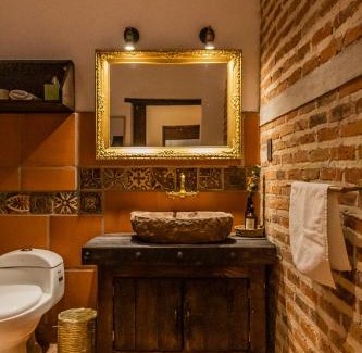 Guadalajara House | Casa de hospedaje -La Abadía de San Pedro