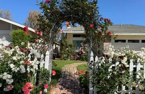 Mission Viejo House | Casa de la Loma - a Cozy & Colorful Retreat - Save 11%!