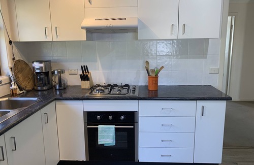Newport Apartment | Casa de Piña, 700 mts to Newport Beach, headland views, spacious 2 bedrm apt.