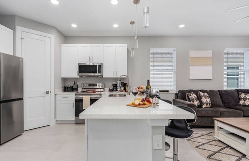 Bonita Springs House | Casa de Sol! Modern Pool/Spa Home!