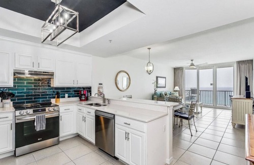 Navarre Beach Apartment | Casa De View: 14th Floor Lux Condo Sleeps 8! Heated Pool and Hot Tub! Includes Beach Service!
