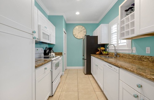 Key West House | CASA DE VINO ~ Amazing Price for Charming Townhouse with Pool & Tiki!