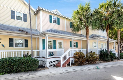 Key West House | CASA DE VINO ~ Amazing Price for Charming Townhouse with Pool & Tiki!