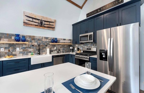 Wimberley House | Casa del Avion and Casa Coop