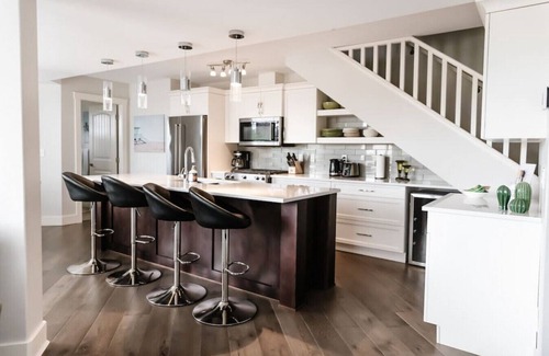 Westbank Condo | Casa del Mar! Pool, Tub & Refreshing Lakefront Resort
