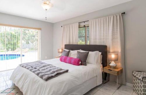South Palm Park Neighborhood Association House | Casa Del Sol-Huge 3br! Beaches Pool and Hot Tub!
