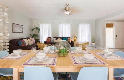 South Palm Park Neighborhood Association House | Casa Del Sol-Huge 3br! Beaches Pool and Hot Tub!