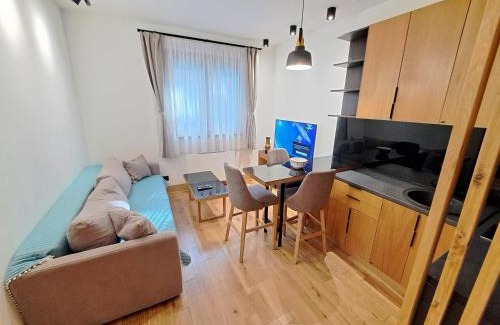 Lisina Apartment | Casa di legno apartman 3,6,9