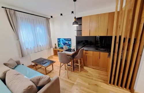 Lisina Apartment | Casa di legno apartman 3,6,9