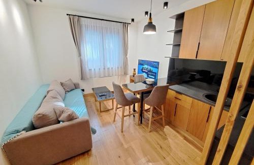 Lisina Apartment | Casa di legno apartman 3,6,9