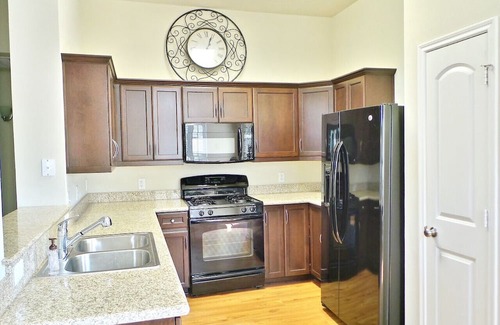 Bryan House | Casa di Vino - Backyard BBQ near Messina Hof