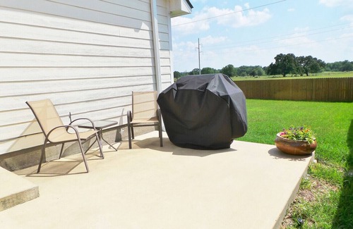 Bryan House | Casa di Vino - Backyard BBQ near Messina Hof